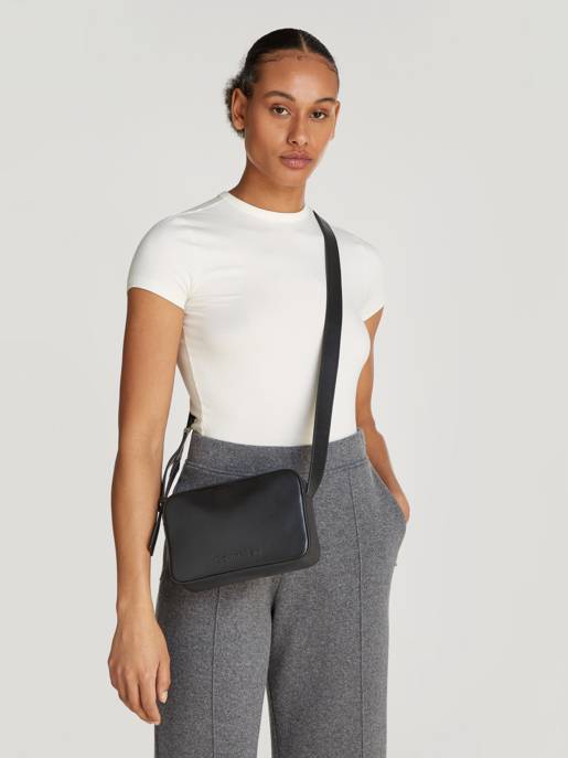 CALVIN KLEIN EMBOSSED LOGO CAMERA BAG Wochenangebot