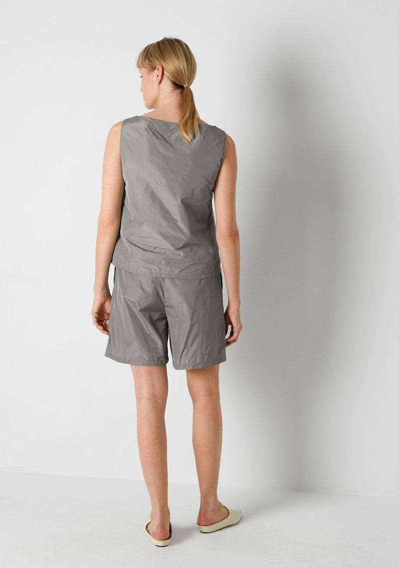 Katharina Hovman Shorts cement 2025
