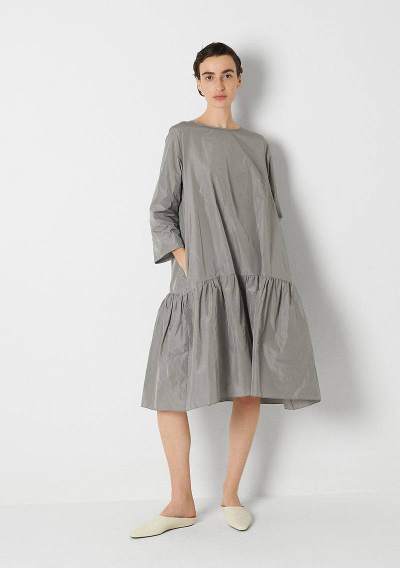 Katharina Hovman Loose Dress cement Kauf eins, bekomm eins gratis