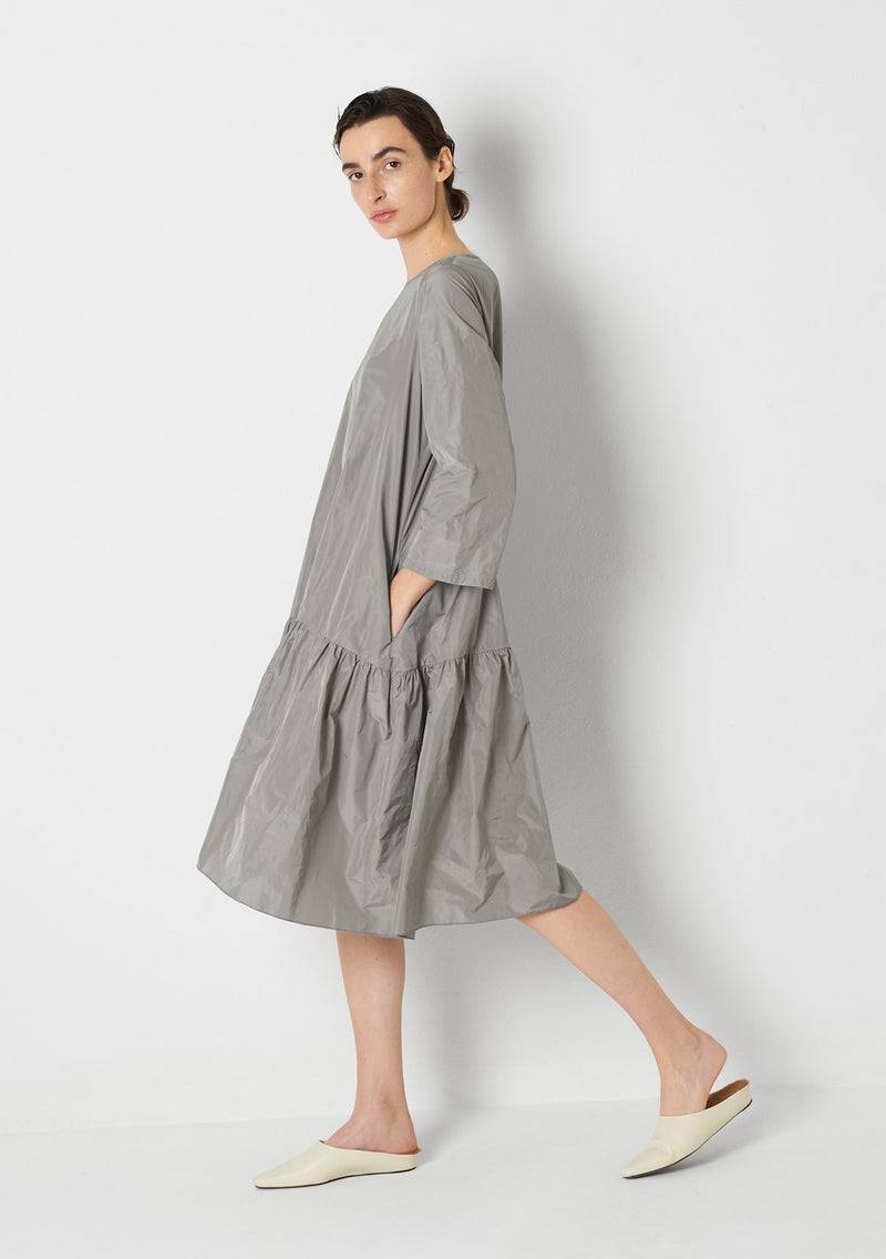 Katharina Hovman Loose Dress cement Kauf eins, bekomm eins gratis